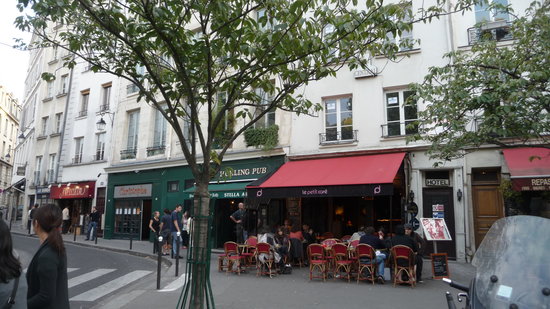 Outdoor Dining at Le Petit Cafe in Paris